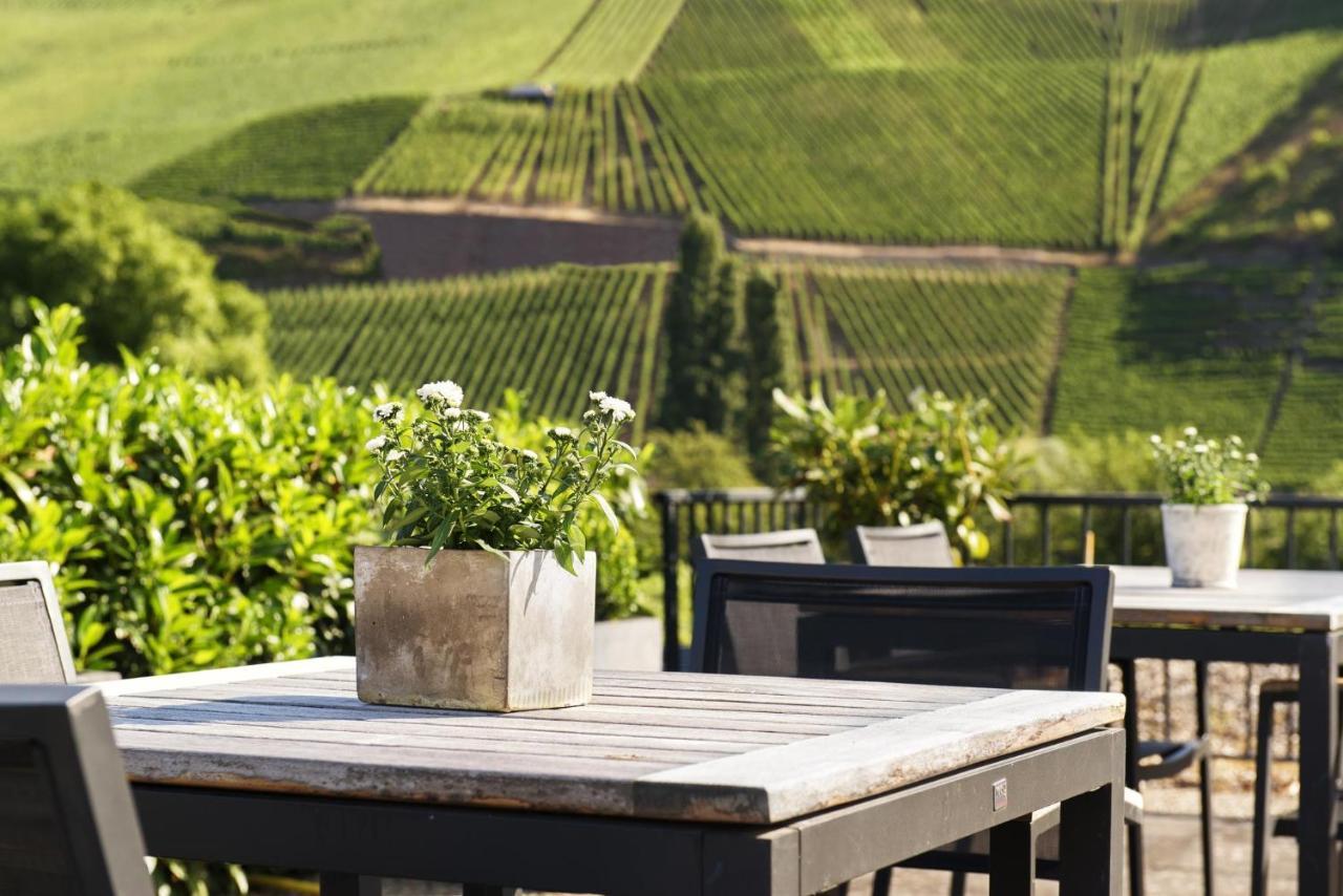 Weingut & Gaestehaus Christoph Cluesserath Trittenheim Exterior photo